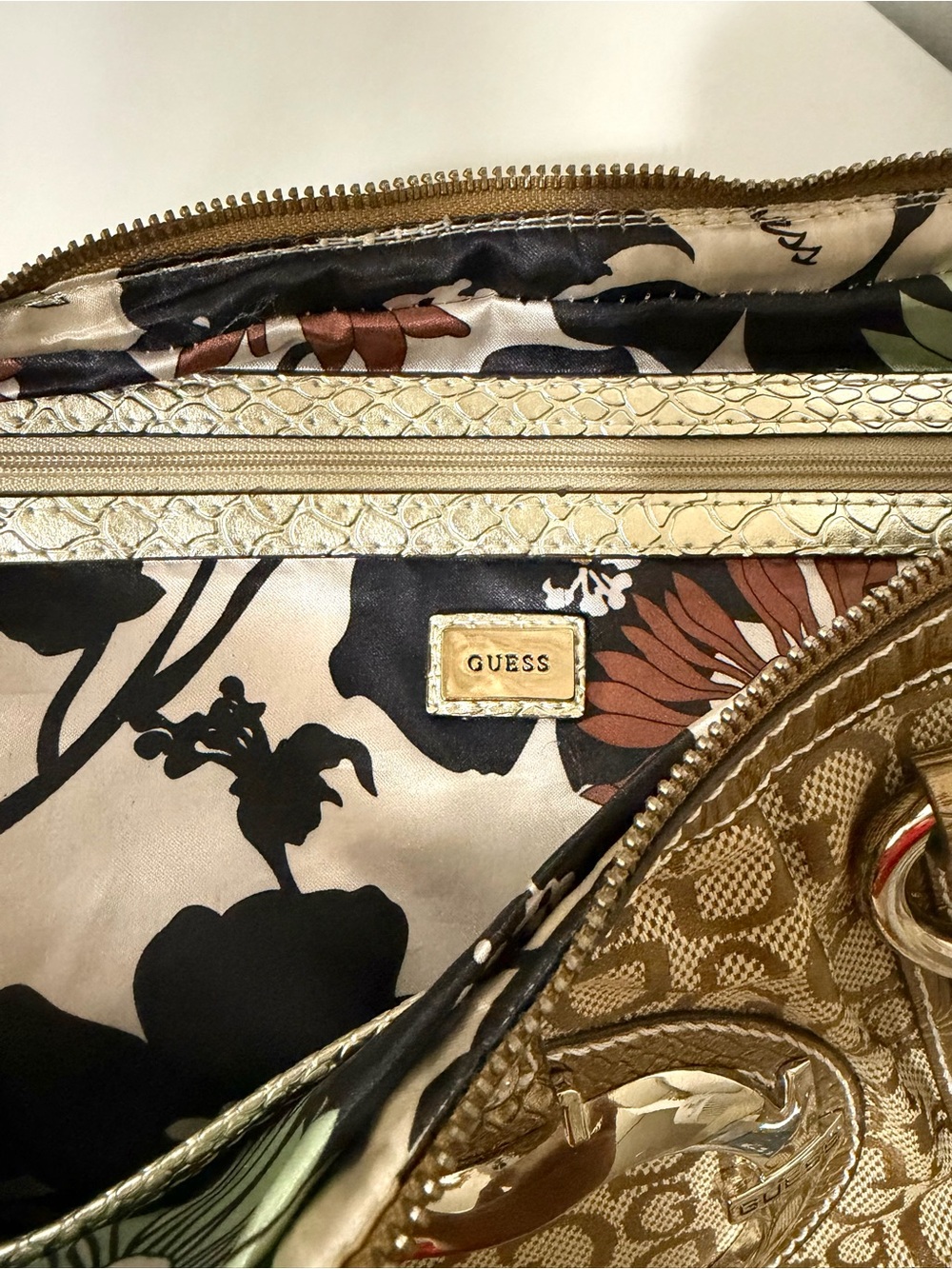Vintage Guess Monogram Shoulder Bag 🤎 - Picture 7 of 7